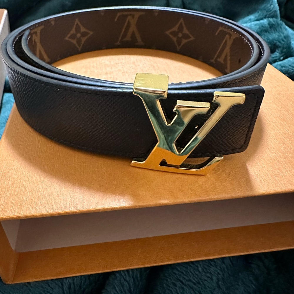 Louis Vuitton Black and Gold Monogram Belt
LV Initiales 30mm Reversible Belt - Picture 6 of 12